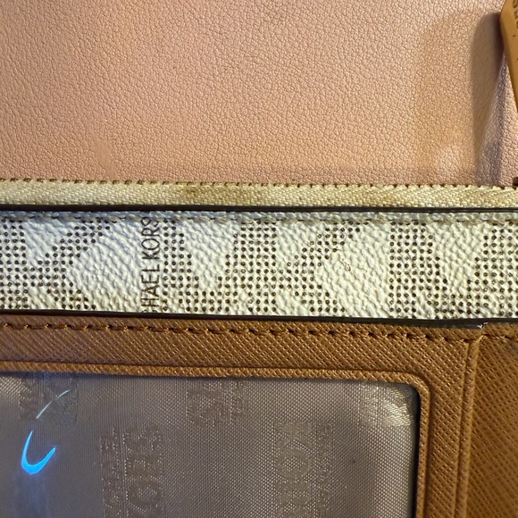 Michael Kors Logo Zip Card Holder Wallet - Picture 5 of 7
